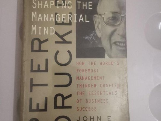  "Unlocking Personal Effectiveness: Insights from Managing Oneself - Peter F. Drucker"